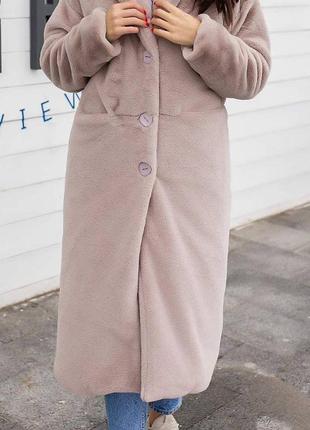 Женская шубка из исскуственного меха.