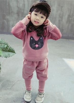 Дуже гарний костюм для маленьких модниць