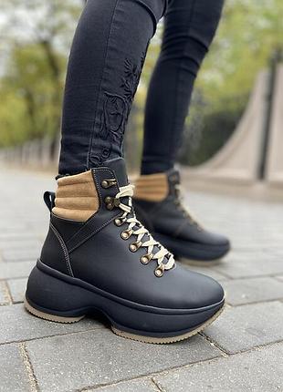 Зимние женские ботинки в спортивном стиле на массивной платформе