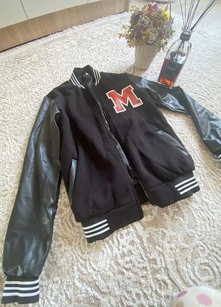 Бомбер moschino