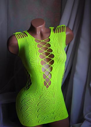 Яскраве спокусливе лимонне жовте салатова сітчасте плаття джина з вирізом декольте і з боків