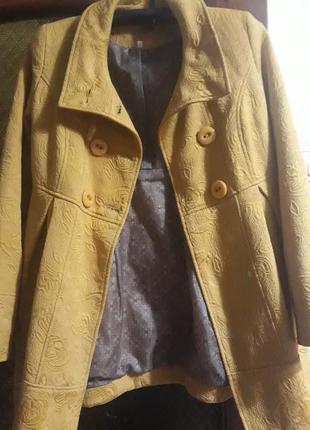 Пальто демісезонне.