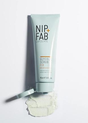 Потрясающий гликолевый скраб glycolic fix scrub от nip + fab, отлично работает с постакне