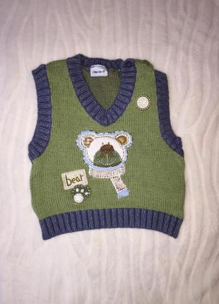 Фирменная безрукавка cherokee на 3-6 мес. рост 68 см.