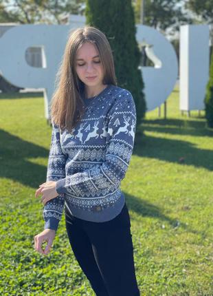 Новорічний светр з оленями жіночий