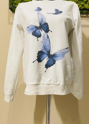 Белый свитшот с бабочками1 фото