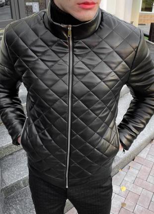 Мужской стеганный бомбер черного цвета зимний, куртка мужская эко кожа утепленная короткая9 фото