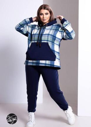 Костюм із худі з принтом в клітку та джогерів