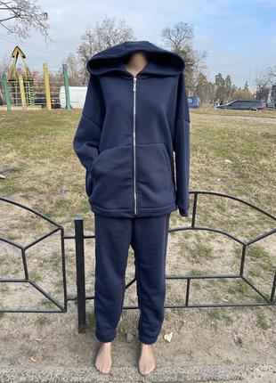 Спортивный костюм на молнии