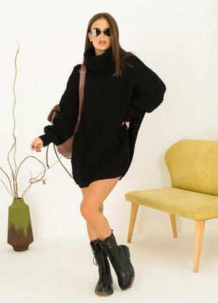 Зимние короткое объемное платье-свитер мини с хомутом молодежное1 фото
