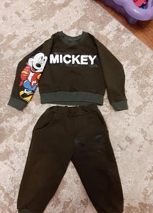 Спортивний костюм в ідеальному стані