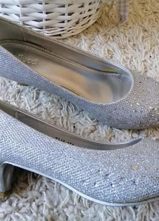 Серебряные туфельки со стразиками, размер 39, стелька 24,5-25 см.