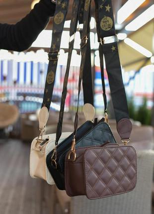 Дуже ніжна жіноча сумочка, пудрового відтінку з зручним ремінцем4 фото