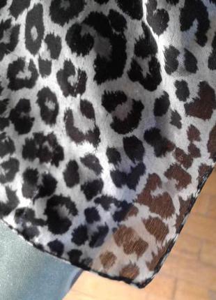 Серый тоненький шарфик с анималистическим леопардовым принтом2 фото