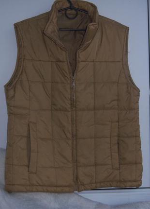 Тепла легка стьобаний безрукавка-жилетка
