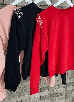 Шикарная кофточка с жемчугом и воланом на плечике.