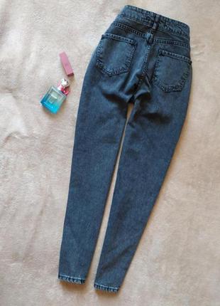 Трендові щільні темно сірі укорочені завужені джинси мом з защипами2 фото
