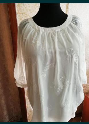 Белоснежная блуза с вышивкой1 фото