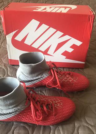 Футбольные бутсы nike hypervenom