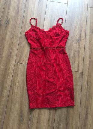 Шикарне червоне плаття