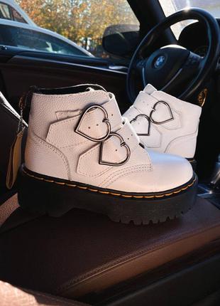 Dr. martens devon heart   женские ботинки доктор мартинс5 фото