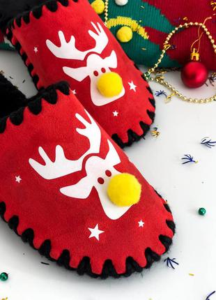 Новогодние домашние тапочки красные