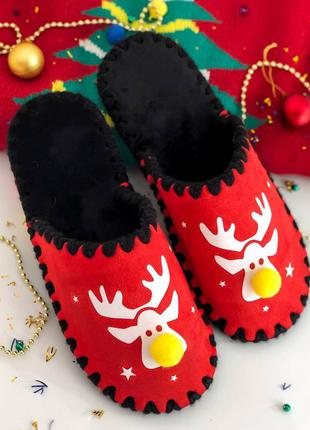Новогодние домашние тапочки красные
