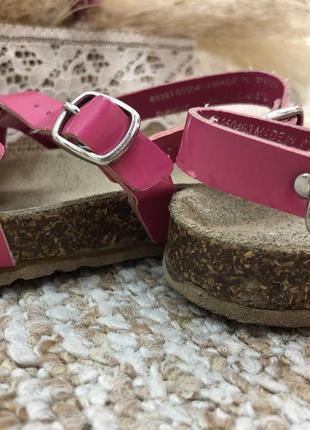 Малинові сандалі 4