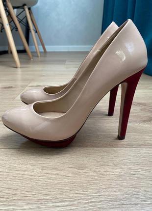 Туфли лодочки лаковые