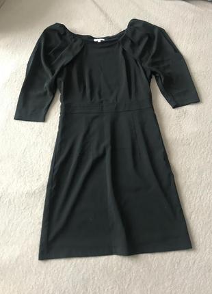 Чёрное платье с рукавами фонариками