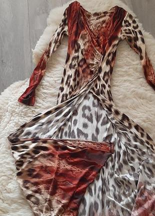 Длинное платье с разрезом