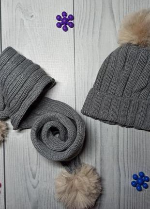 Теплий в'язаний набір шапка+шарф, комплект демісезонний шапка і шарф з помпонами1 фото