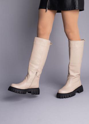 Кожаные сапоги -трубы молочного цвета на черной подошве,осень/зима7 фото