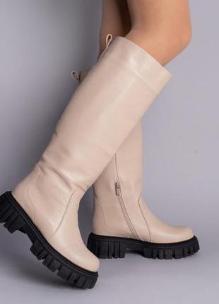 Кожаные сапоги -трубы молочного цвета на черной подошве,осень/зима8 фото