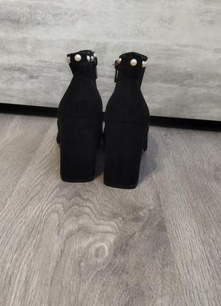 Новые ботинки