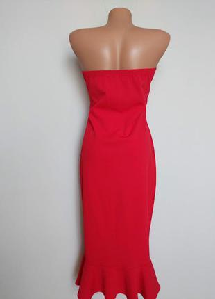 Оригинальное красное платье по фигуре,бандо.4 фото