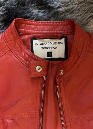 Красная куртка terranova3 фото