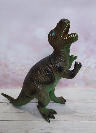 Большая резиновая игрушка динозавр