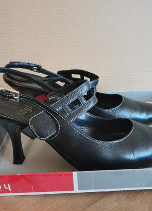 Босоніжки з закритим носком, чорні, hogl,  р.40  (6 1/2)