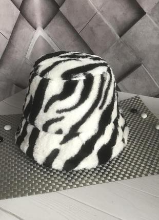 Тепла хутряна зимова панама жіноча zebra біла3 фото