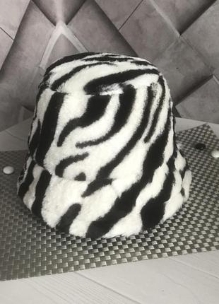 Тепла хутряна зимова панама жіноча zebra біла2 фото