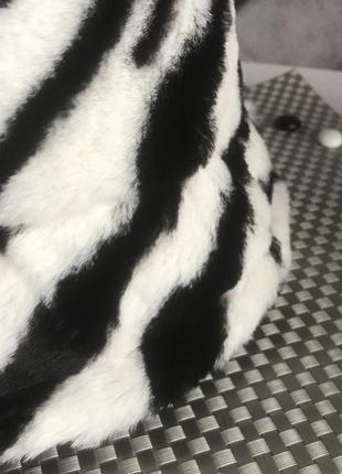 Тепла хутряна зимова панама жіноча zebra біла10 фото