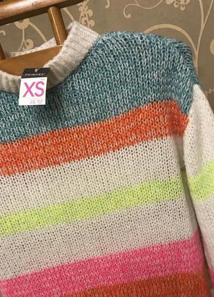 Очень красивый и стильный брендовый вязаный свитер в полоску.4 фото