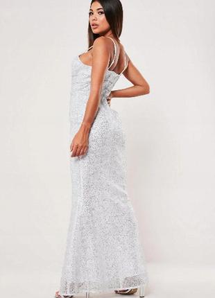 Розкішне сріблясте плаття, декороване стразами3 фото