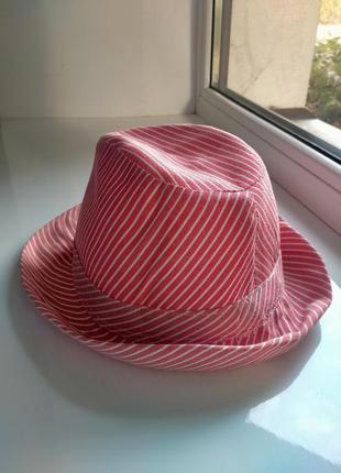 Червоно-біла капелюх