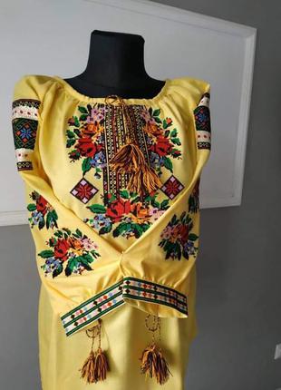 Жіноча вишиванка