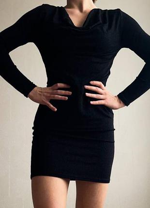 Черное секси-платье soaked in luxury1 фото