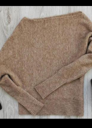 Ассиметричный свитер со спущеным плечом kiomi