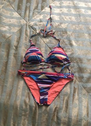 Яркий купальник