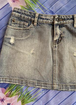 Коротка джинсова спідниця з вишивкою6 фото